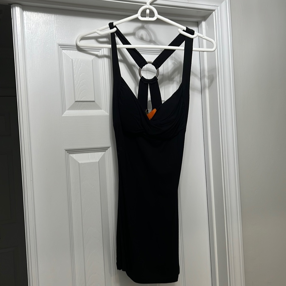 Black tank top with circle back